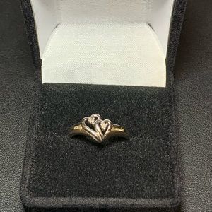 10k white gold diamond hearts ring